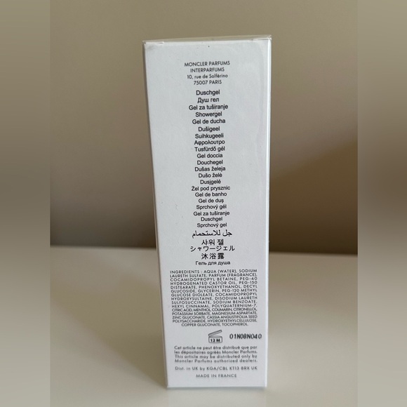 NEW Moncler Toiletry Bag + FREE Gift with Purchase Moncler Shower Gel - Picture 11 of 11